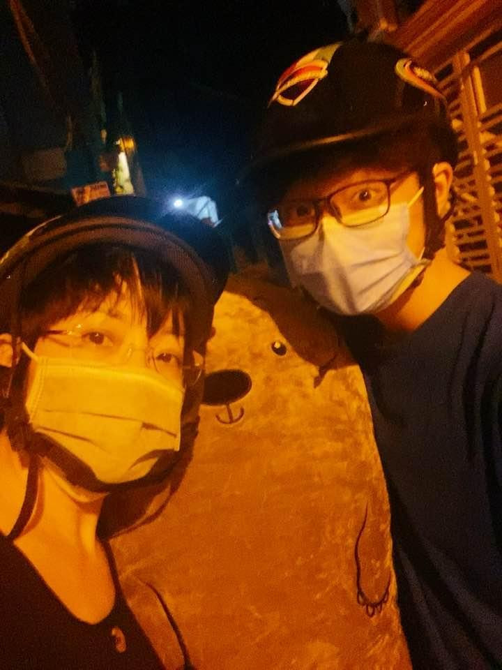 Trước đó, Thảo Vân từng chia sẻ niềm vui khi được tham gia vào công cuộc "cưa gái" của con. Cụ thể vào cuối tháng 9, MC nhà đài tiết lộ giây phút đi làm về chưa được nghỉ ngơi, nhưng khi quý tử gạ gẫm đi cùng tặng quà cho bạn gái, cô đã đồng ý ngay.