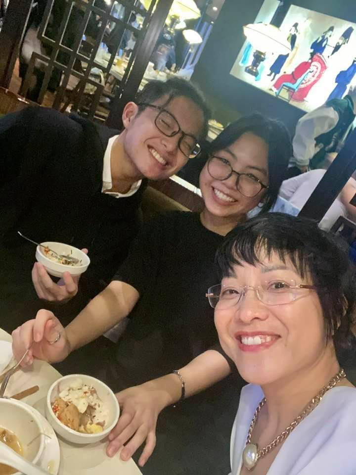 Đoạn hội thoại vui vẻ, cởi mở của vợ cũ Công Lý thu hút sự chú ý. Ai cũng cho rằng nữ MC rất tâm lý và thấu hiểu con trai, như một người bạn đồng hành cùng con trong cuộc sống.