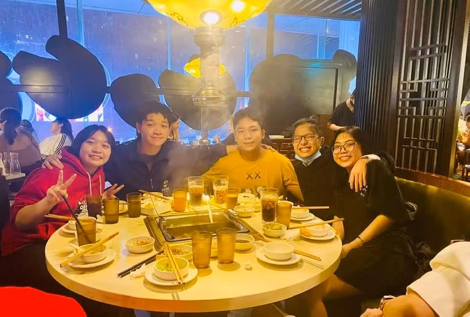 Tiệc sinh nhật của con trai được Thảo Vân chia sẻ mới đây. Khiến ai nấy quan tâm đặc biệt là một thiếu nữ sánh đôi quý tử nhà Công Lý trong những khoảnh khắc kỷ niệm vui vẻ.