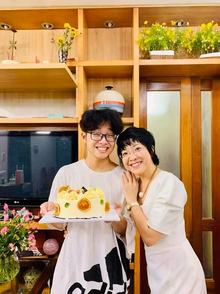 Hôm qua (24/10), Gia Bảo mừng sinh nhật tuổi mới. Cho tới mới đây, Thảo Vân chia sẻ loạt ảnh trong bữa tiệc sinh nhật con trai.