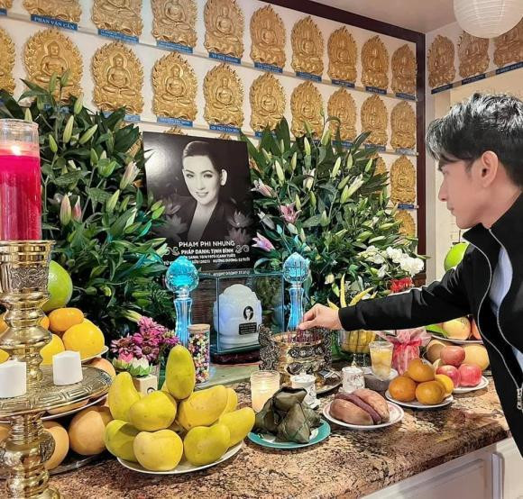 Sao việt hôm nay 7/11: "Tới giờ thật sự Đan Trường vẫn chưa thể tin là Phi Nhung đã mất cả nhà à. Cảm thấy cuộc sống của chúng ta thật vô thường, thật mong manh, mới thấy cười nói ngay trước mặt nhưng có thể ngày mai đã không còn được thấy nhau nữa", Đan Trường viết.