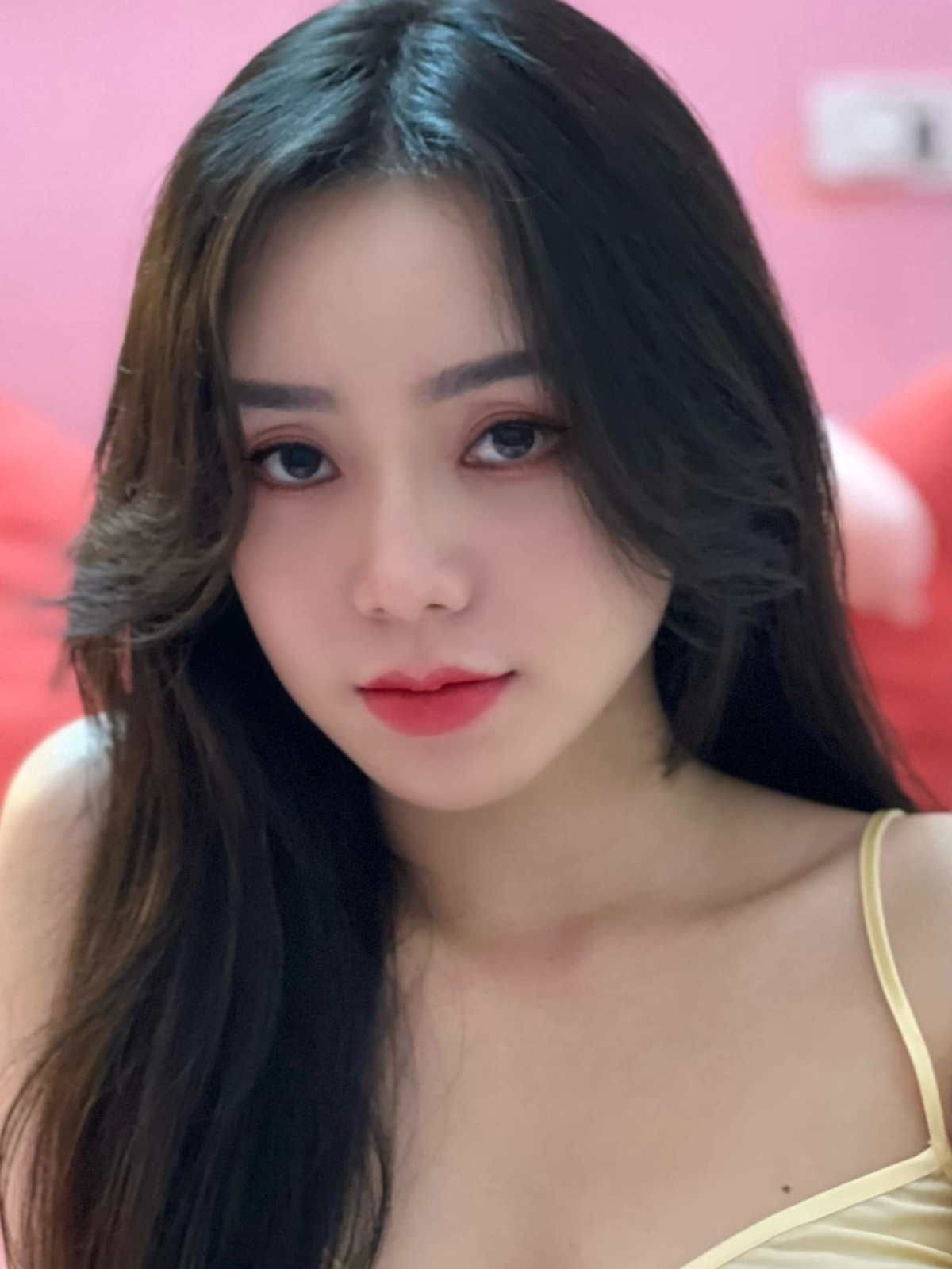 Nhan sắc đầy cuốn hút của diễn viên Quỳnh Kool.