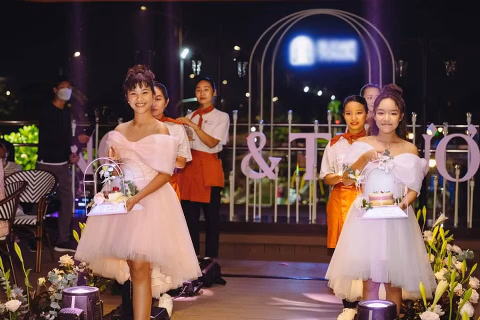 Cô bé Elyza Phương Vy được đánh giá rất cao với vẻ ngoài xinh xắn và visual như hoa hậu tương lai.