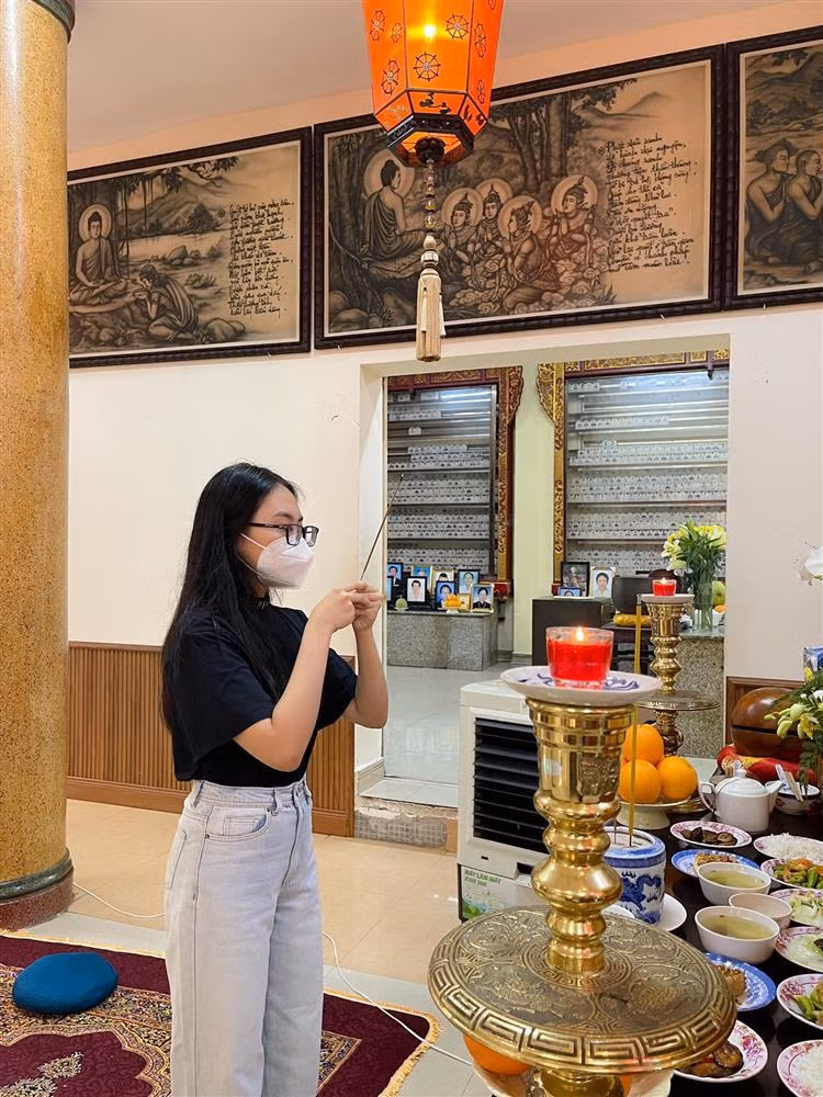 Phuong My Chi cung 49 ngay co Ut - ca si Phuong Que Nhu