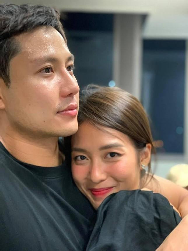 Cặp đôi Khả Ngân và Thanh Sơn đang được cư dân mạng nhiệt tình "đẩy thuyền" thời gian gần đây bởi những hành động ngọt ngào từ trong phim truyền hình 11 Tháng 5 Ngày cho tới ngoài đời thực.