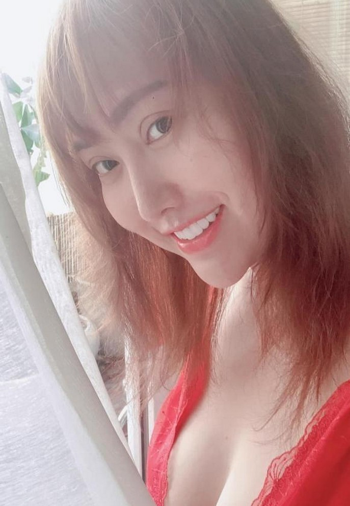 Phi Thanh Vân biểu cảm rạng rỡ, thông báo đã khỏi Covid-19 sau hơn một tuần điều trị.