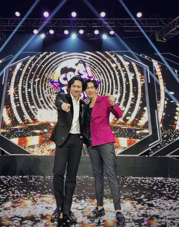 Nhiều netizen khẳng định, nhìn Trấn Thành không khác nào "Bố Già" Ba Sang ngoài đời thực.