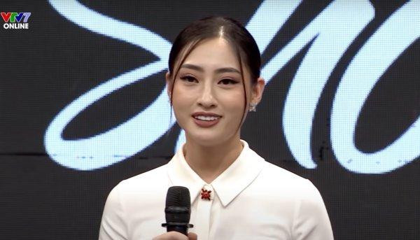 Xuất hiện trên truyền hình, Hoa hậu Lương Thùy Linh cũng mất điểm vì layout makeup. Việc dùng lố tay phấn hồng trên bầu mắt khiến đôi mắt người đẹp trông như bị sưng.