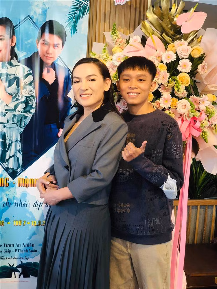 CEO cho Ho Van Cuong nua ty, can quan ly Phi Nhung noi 1 cau-Hinh-2