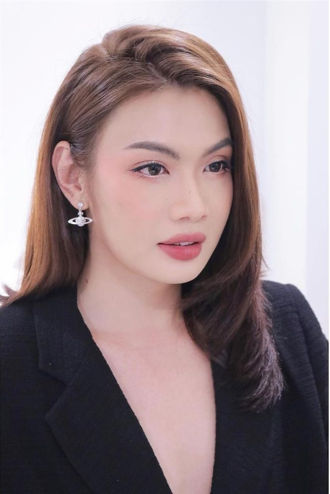 Ứng với mỗi set đồ là một layout trang điểm vô cùng "đi vào lòng người".