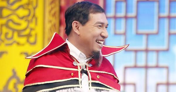 Anh từng chia sẻ, việc đóng Táo quân bao năm cũng là nguyên nhân gây ra tình trạng rụng tóc: "Cuối năm, ai cũng bận, không thể tụ tập đông đủ ban ngày. Thông thường, mọi người luyện tập với nhau buổi đêm xong là 8h hôm sau lại có mặt ở cơ quan như bình thường. Bất đắc dĩ chứ chúng tôi chẳng muốn tập luyện về đêm làm gì, vừa rụng, bạc tóc, ăn uống chỉ có gói mỳ tôm".