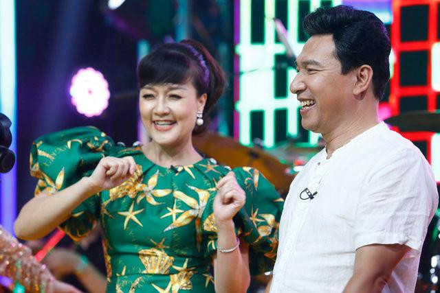 Chưa biết đây là tóc giả hay tóc thật, nhưng phải khẳng định một điều diện mạo mới của Quang Thắng đã đẹp lên vài chân kính.