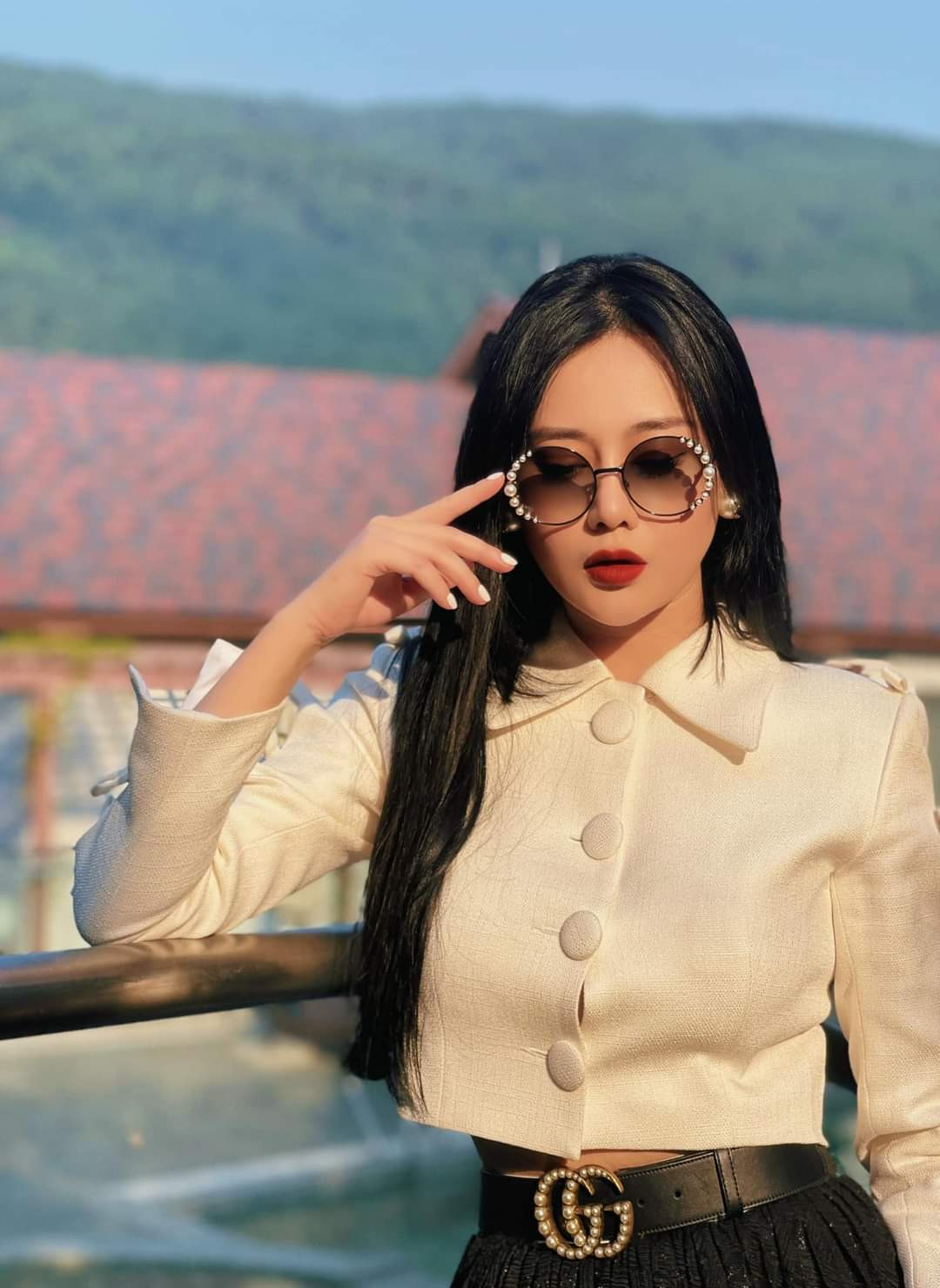 Diễn viên Phương Oanh lên đồ cá tính.