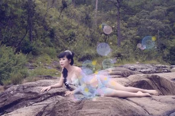 Lê Kiều Như đăng ảnh nóng bỏng: "Hôm qua post hình khoe eo, để rủ rê mọi người ăn chay, mà hình như ít ai quan tâm đến vấn đề chay tịnh quá giờ cũng post hình và để đây không nói gì nữa! Hơi lạc lõng!".