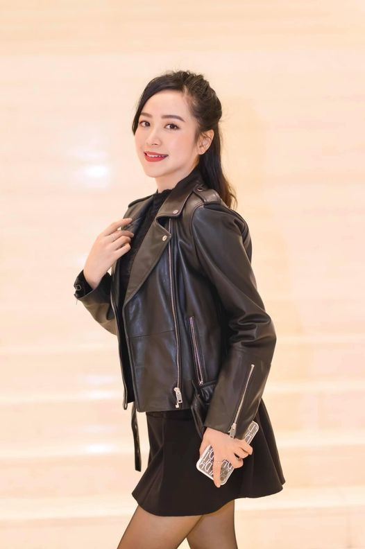 "Cuộc đời là một chuyến du hành. Vì vậy hãy sống trọn vẹn hạnh phúc ngày hôm nay, ngày mai có thể sẽ không đến", Kim Oanh viết.