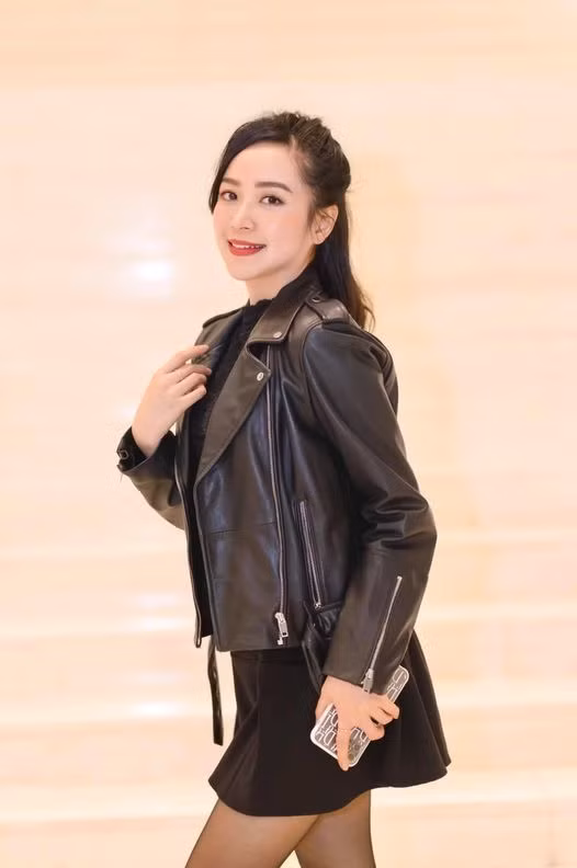 "Cuộc đời là một chuyến du hành. Vì vậy hãy sống trọn vẹn hạnh phúc ngày hôm nay, ngày mai có thể sẽ không đến", Kim Oanh viết.