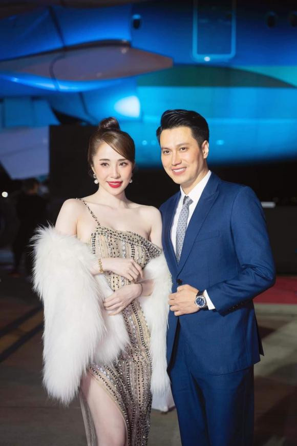 Loạt khoảnh khắc tình bể bình của Việt Anh và Quỳnh Nga. Loạt ảnh này ngay sau khi được cả 2 đăng tải đã thu hút đông đảo sự chú ý từ khán giả và người hâm mộ. Khỏi phải nói, đối với những "thuyền trưởng" chuyên ship cặp đôi này với nhau, đây quả là một tín hiệu đáng mừng. 