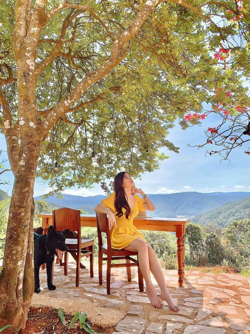 MC Vũ Thu Hoài khoe dáng nuột nà.