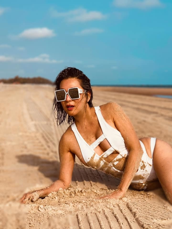 Cô mong muốn trong 10 năm tới mình sẽ trở thành một người có ảnh hưởng tới cộng đồng, đem đến những điều tốt đẹp cho xã hội.