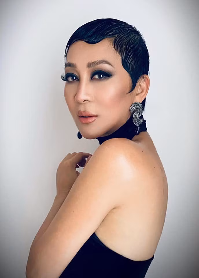 Lấy chồng chính là điều mà cô không muốn làm trong nhiều năm tiếp theo.