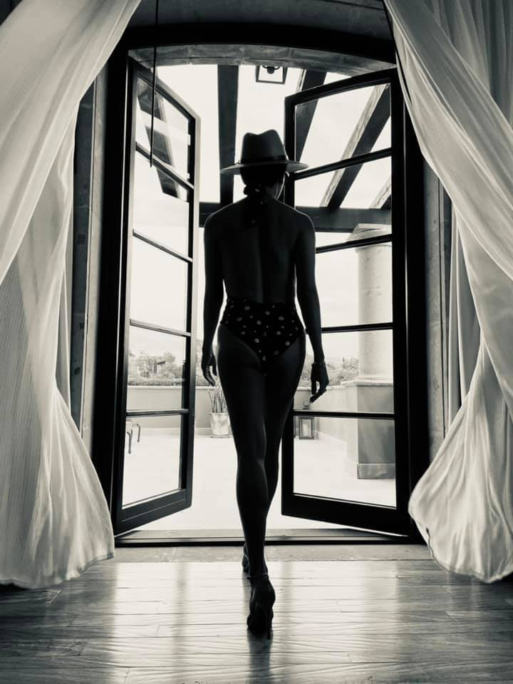 Đường cong nóng bỏng ở tuổi 56 của MC Kỳ Duyên.