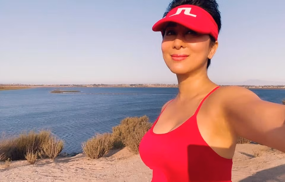 Để duy trì sắc vóc tươi trẻ, Kỳ Duyên chọn cách ăn chay, tập yoga và thiền định. 