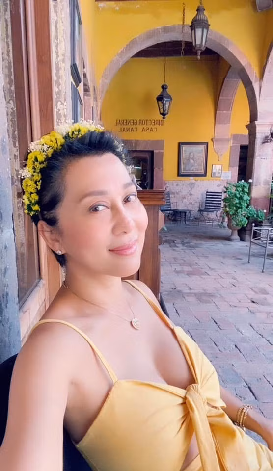 Cô cũng thường xuất hiện với nhiều phong cách khách nhau, từ dịu dàng đến cá tính.