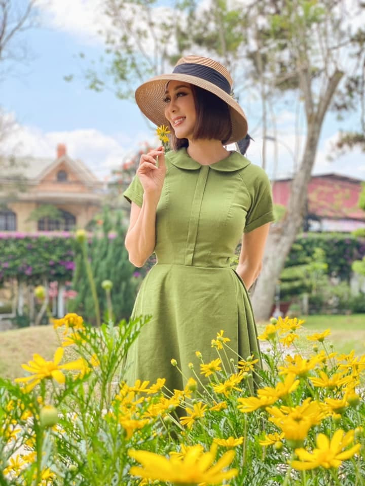 Nữ MC từng chia sẻ: "Trải qua quá nhiều thăng trầm, tôi thấy lên - xuống trong đời cũng như nhau. Mình sống càng không lo sợ, bản thân càng trẻ hơn". 