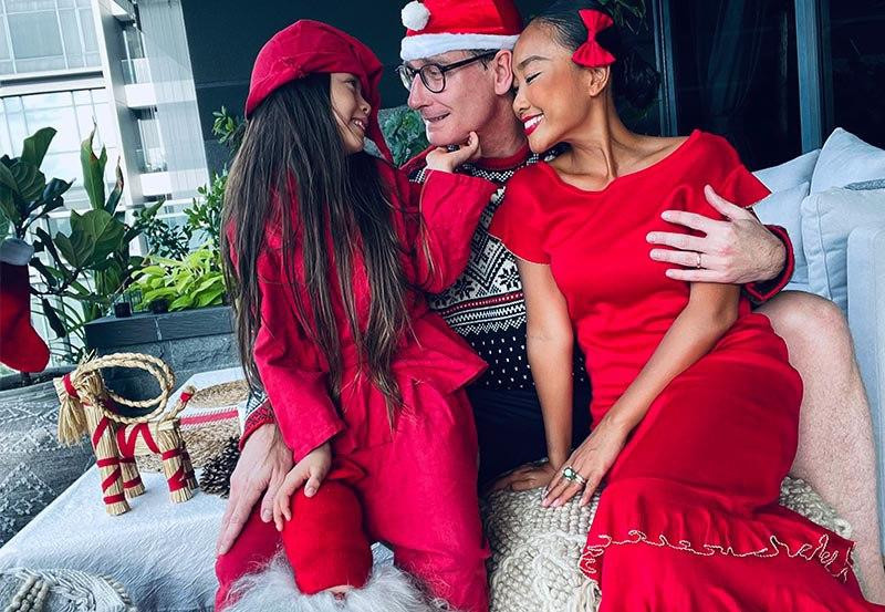 Trong khi đó, ca sĩ Đoan Trang lại đón Giáng sinh cùng gia đình nhỏ ở Singapore.