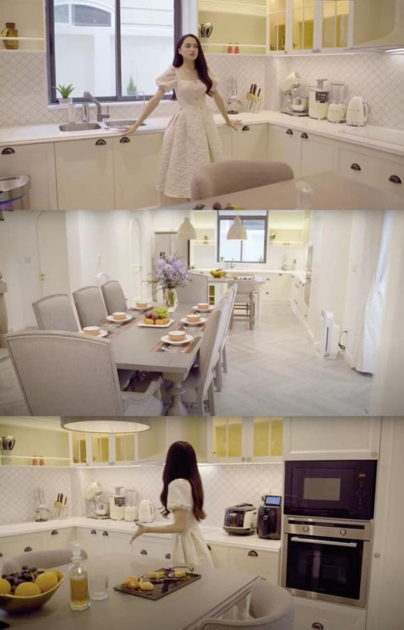 Nếu như độ bề thế phía ngoài của nơi này gây choáng ngợp thì bên trong lại càng khiến mọi người trầm trồ, xuýt xoa vì quá đắt tiền, tiện nghi.