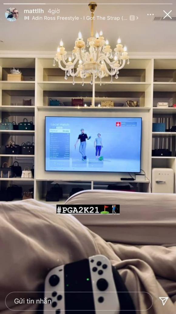 Mới đây nhất, trên story Instagram cá nhân, Matt Liu bất ngờ để lộ "hint" sống chung nhà cùng Hương Giang khi check-in phòng ngủ 3 giờ sáng. Đáng chú ý nhất, CEO còn tiện tay hé lộ cả dàn túi hiệu của nàng Hậu làm nhiều người chú ý hơn. Chuyện sống chung nhà của cặp đôi đã được ngầm xác nhận bởi chính người trong cuộc. Matt Liu bất ngờ check-in phòng ngủ của Hương Giang. Cư dân mạng đoán cặp đôi đang sống chung một nhà.