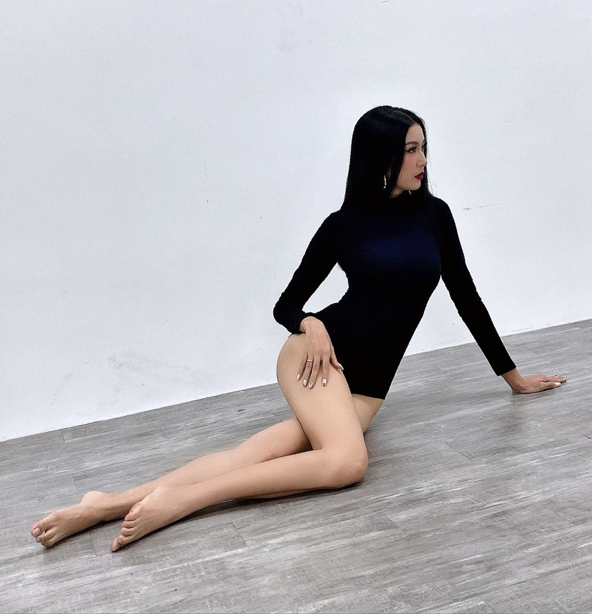 Sao Việt Thúy Vân mặn mà eo thon sau sinh.