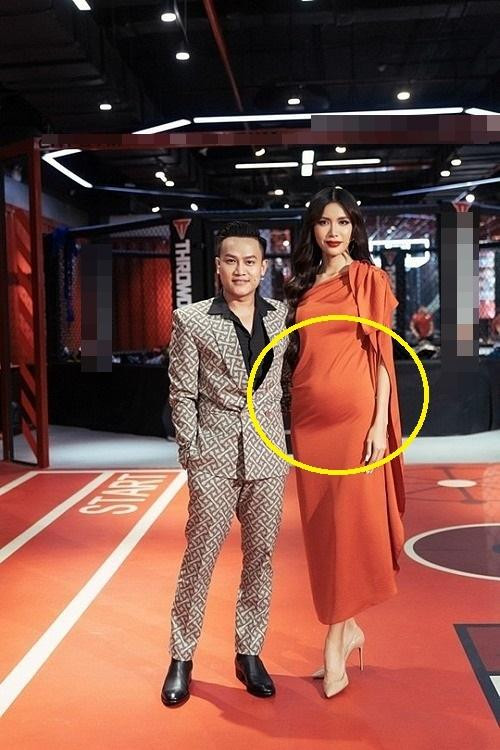 Nhìn hình ảnh này, nhiều người nghĩ Minh Tú có bầu, song thực chất không phải. Bản thân chân dài từng đứng ra phủ nhận.