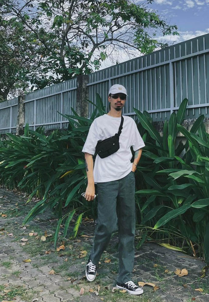 Rapper Đen Vâu dạo phố ngắm cảnh vật những ngày cuối năm.