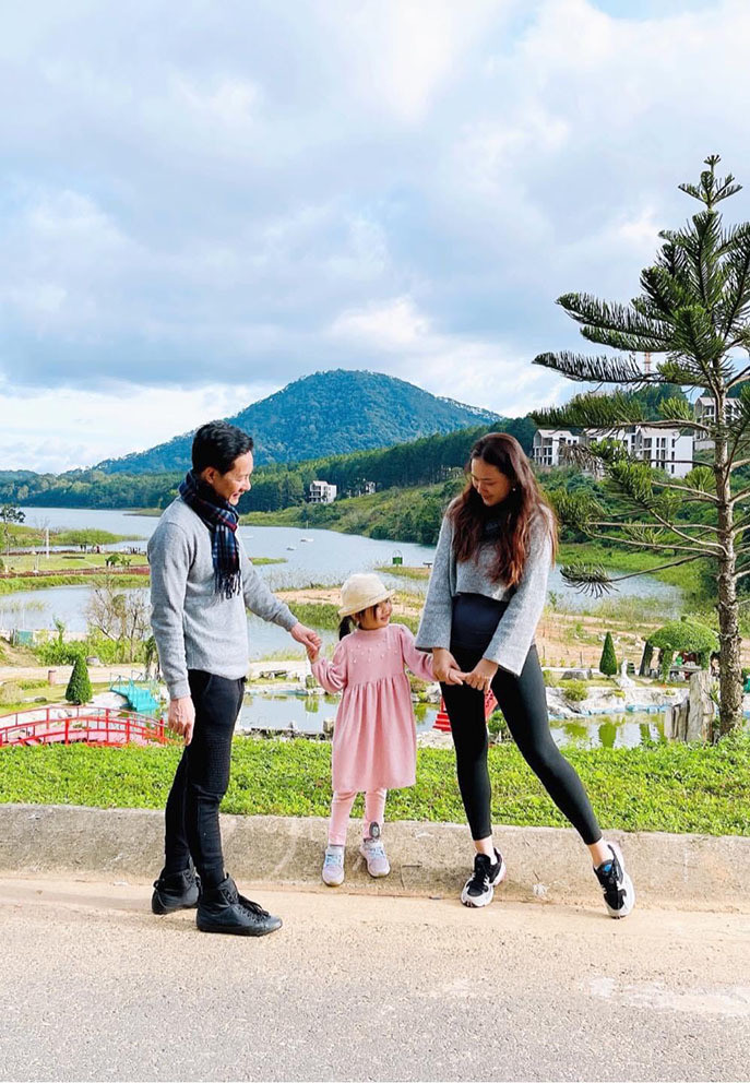Phan Như Thảo cùng ông xã đưa con gái Bồ Câu lên Đà Lạt nghỉ dưỡng.