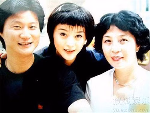 Thời trẻ, bà Tuyền cũng xứng danh mỹ nhân chứ chẳng đùa.