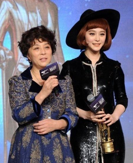 Thậm chí, có nhiều khoảnh khắc mẹ đẻ còn lấn lướt Băng Băng.