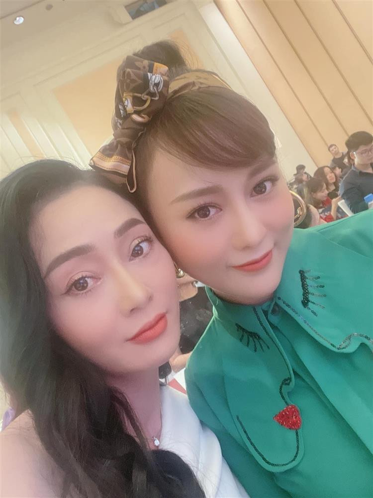 Ở ngoài đời, cả hai chênh nhau đến 14 tuổi.