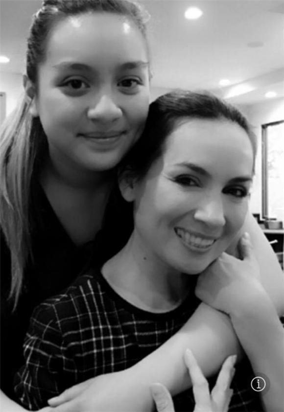 Con gai dua tro cot Phi Nhung ve VN truoc khi rai xuong bien-Hinh-3