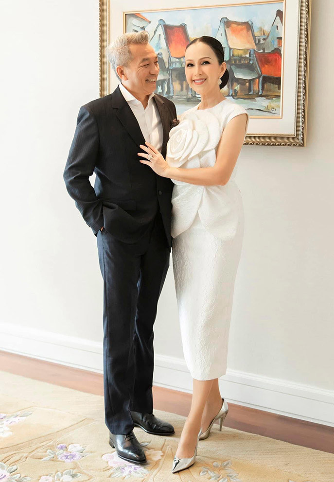 "Hạnh phúc gia đình là điều quan trọng nhất với tôi ở hiện tại. Tôi cố gắng giữ gìn tròn vẹn và luôn nhắn nhủ chồng điều này", nữ diễn viên Diễm My chia sẻ.