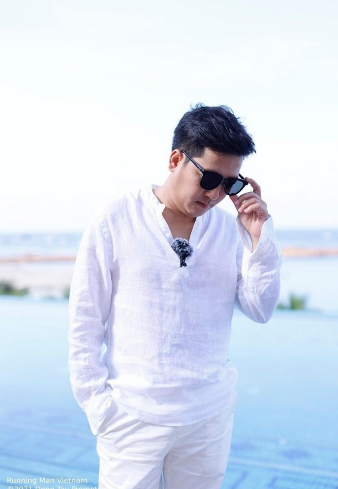 Vẻ ngoài lãng tử của Trường Giang khiến fan và cả bà xã - diễn viên Nhã Phương bất ngờ.