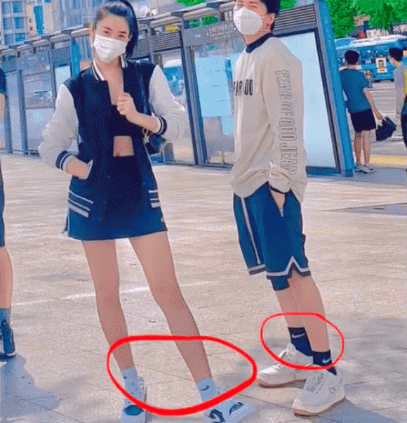 Không biết là vô tình, ngẫu nhiên hay cố ý nhưng những "hint" này đã khiến ai nấy vô cùng phấn khích, và thêm động lực đẩy thuyền tình Karik và Thuý Ngân đi xa hơn. Với sự nổi tiếng của cả hai khi nên duyên hẳn showbiz Việt sẽ có thêm một cặp đôi quyền lực và đình đám lắm đây.