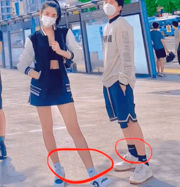 Không biết là vô tình, ngẫu nhiên hay cố ý nhưng những "hint" này đã khiến ai nấy vô cùng phấn khích, và thêm động lực đẩy thuyền tình Karik và Thuý Ngân đi xa hơn. Với sự nổi tiếng của cả hai khi nên duyên hẳn showbiz Việt sẽ có thêm một cặp đôi quyền lực và đình đám lắm đây.