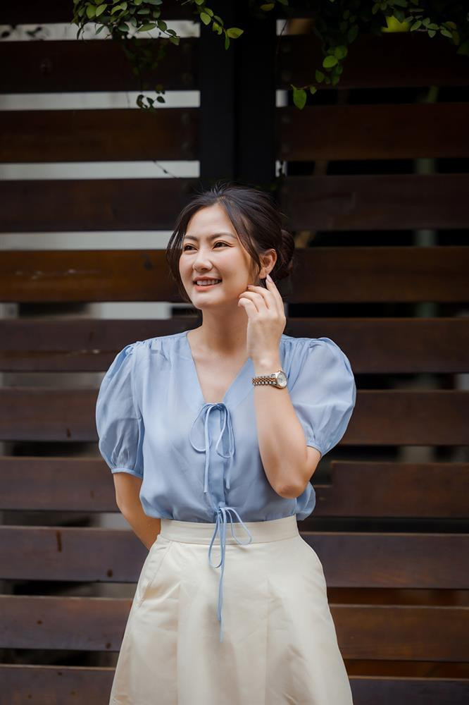 Được biết, vì tác dụng phụ của việc truyền nước biển trong những lần nằm viện năm 2020, cộng với việc ăn uống thả cửa trong 4 tháng ở Hà Nội đã khiến Ngọc Lan tăng vọt gần 10kg.