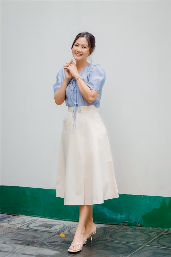 Vốn là nữ diễn viên sở hữu gương mặt thanh tú và vóc dáng chuẩn, gần đây Ngọc Lan và câu chuyện cân nặng lại trở thành đề tài được quan tâm. Ngược lại với cột mốc huy hoàng đánh bay chục ký mỡ hậu sinh nở, hiện tại cô tăng cân không kiểm soát, liên tục xuất hiện với thân hình mũm mĩm, gương mặt tròn. Ra Hà Nội để đóng phim truyền hình Mặt Nạ Gương đang phát sóng, ngoại hình đẫy đà của diễn viên lại được khen phù hợp với tạo hình của nhân vật phu nhân già dặn trong phim.