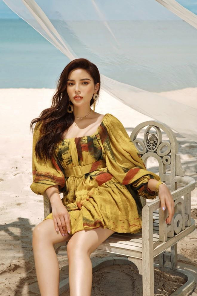 Hoa hau Ky Duyen du su kien truong THPT voi cat-se 120 trieu-Hinh-2