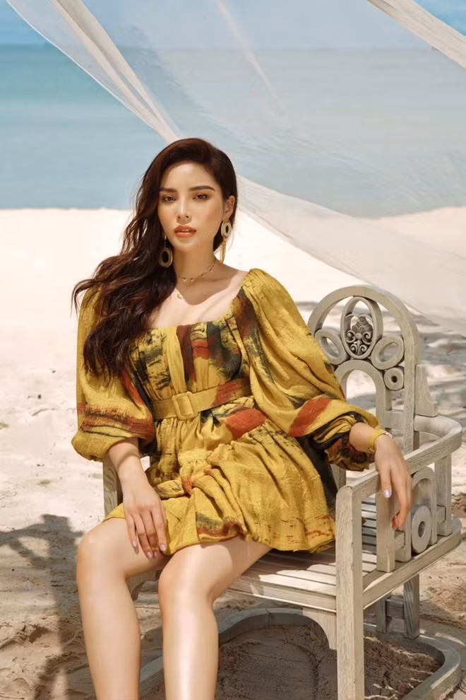 Hoa hau Ky Duyen du su kien truong THPT voi cat-se 120 trieu-Hinh-2