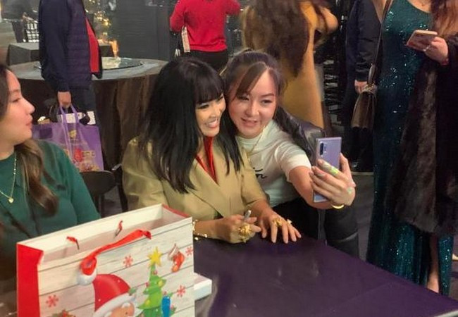 Phương Thanh khoe được khán giả hải ngoại ủng hộ rất nhiều album khi đi lưu diễn.