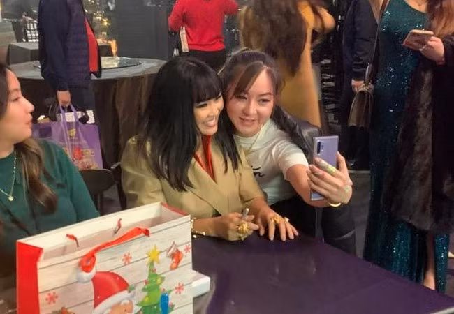 Phương Thanh khoe được khán giả hải ngoại ủng hộ rất nhiều album khi đi lưu diễn.