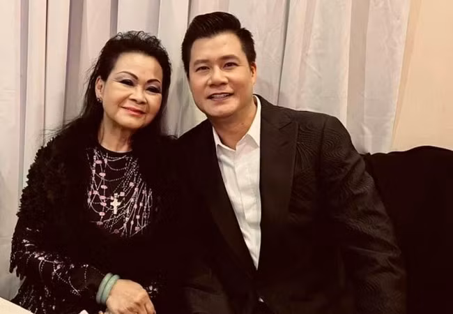 Quang Dũng hạnh phúc vì có dịp biểu diễn chung với thần tượng - danh ca Khánh Ly.